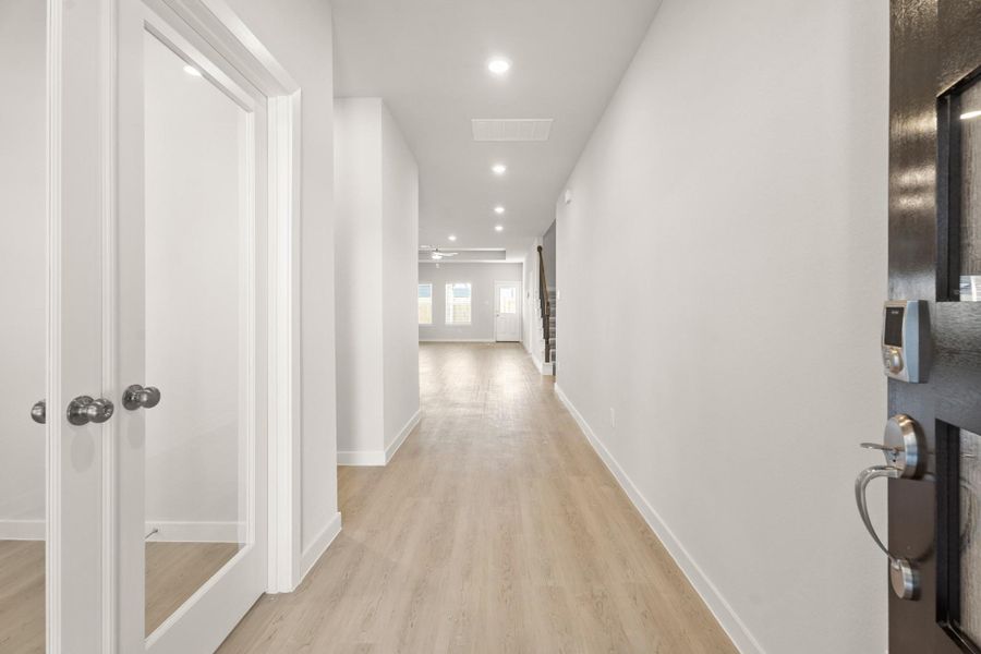 Spacious, unfurnished interior of a new home in Martha's Vineyard, Alvin (Image 26).