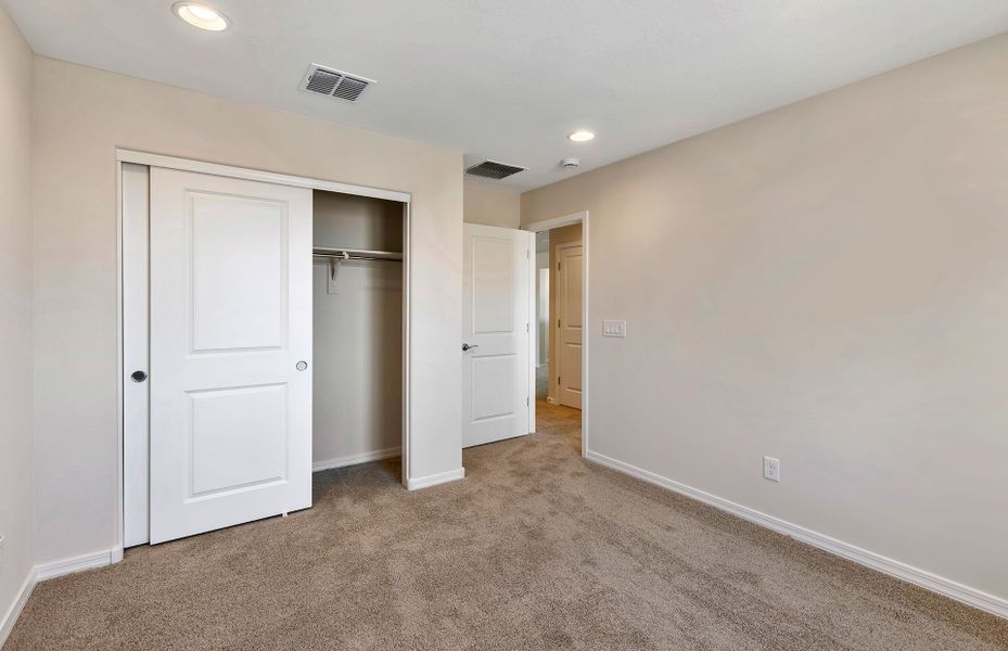 Spacious, unfurnished interior of a new home in El Rancho Santa Rosa, Maricopa (Image 32).