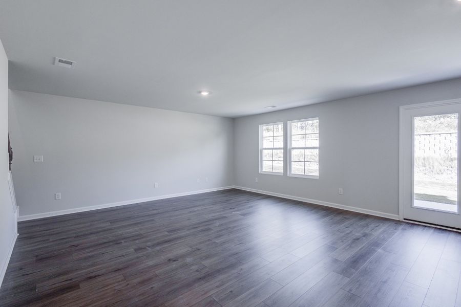 Spacious, unfurnished interior of a new home in Bluefield, Lexington (Image 14).