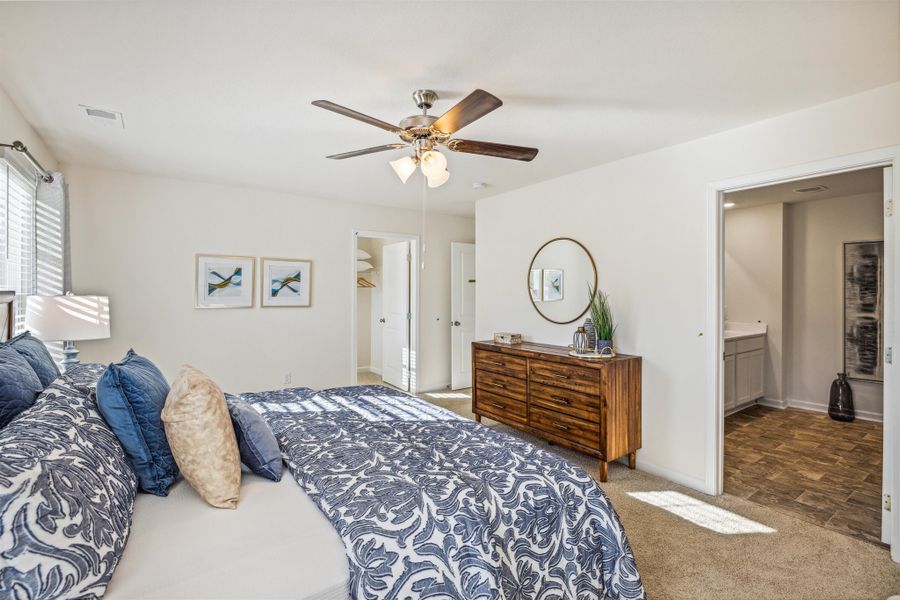 Representative furnished interior of a home built from the Robie by D.R. Horton in Johnson Farms, Greeneville (Image 12).