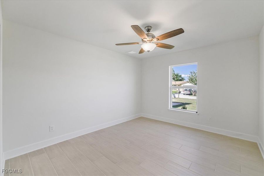 Spacious, unfurnished interior of a new home in Cape Coral, Cape Coral (Image 18).