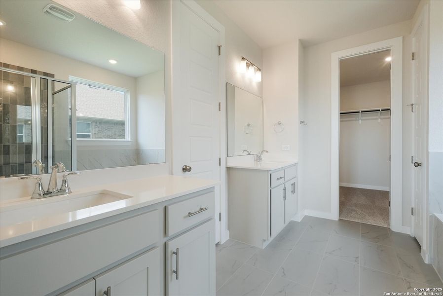 Furnished interior view inside a new home in Foxbrook, Cibolo (Image 8).
