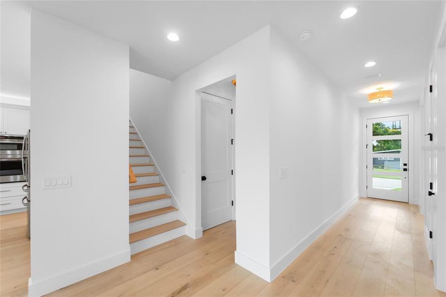 Spacious, unfurnished interior of a new home in , Tampa (Image 34).