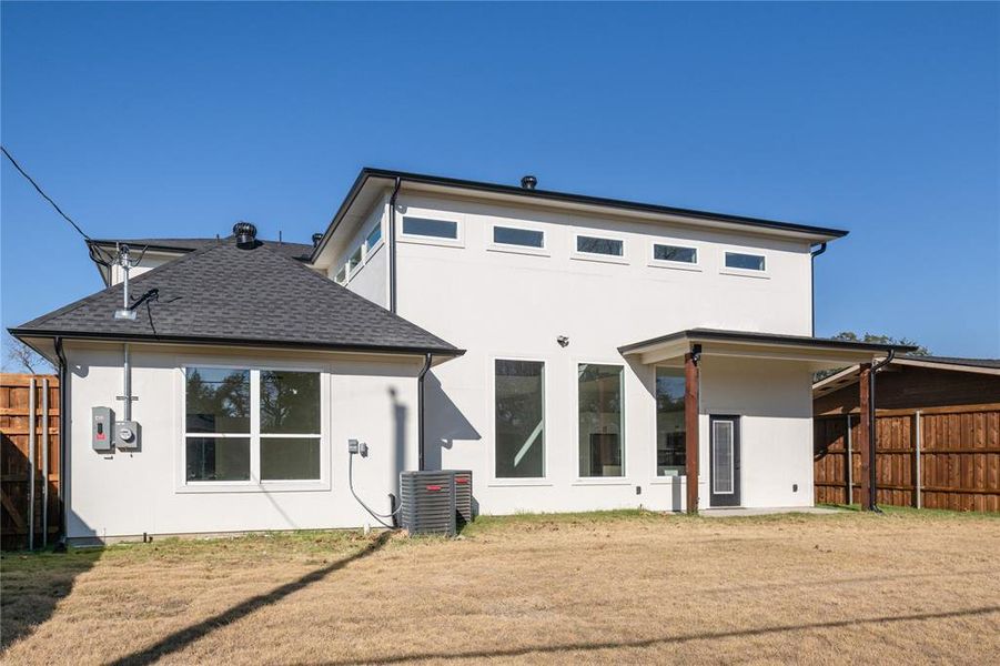 Exterior details and patio area of a home in , Dallas (Image 3).