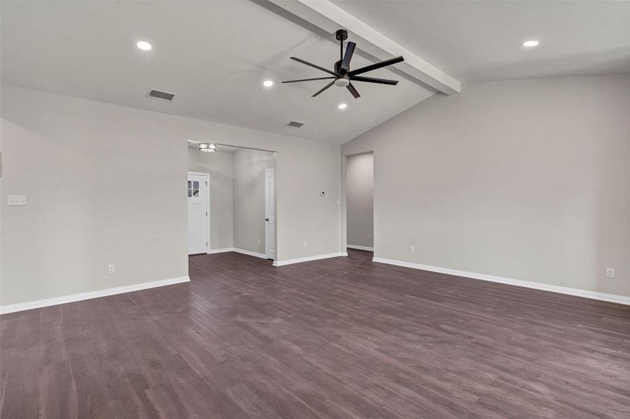 Spacious, unfurnished interior of a new home in , Mabank (Image 16). Spacious, unfurnished interior of a new home in , Mabank (Image 16).