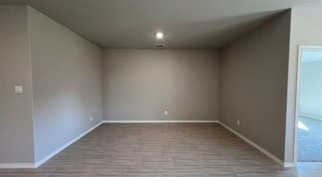 Spacious, unfurnished interior of a new home in Rosewood at Beltmill, Fort Worth (Image 8).