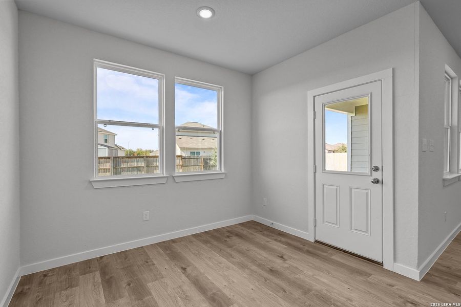 Spacious, unfurnished interior of a new home in Cinco Lakes, San Antonio (Image 10).