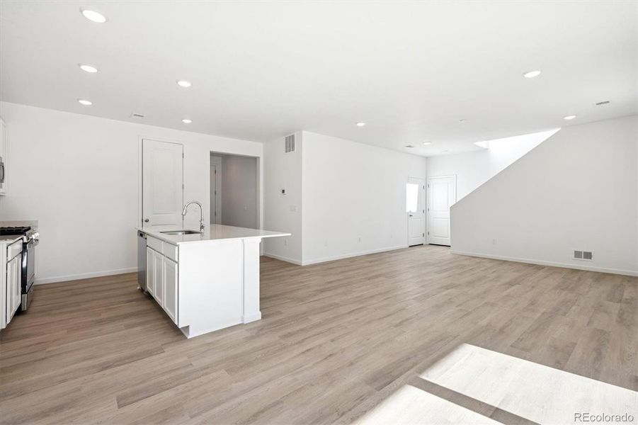 Spacious, unfurnished interior of a new home in The Aurora Highlands, Aurora (Image 15).