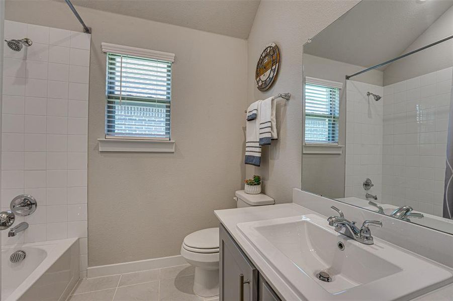 Furnished interior view inside a new home in , Lavon (Image 25).