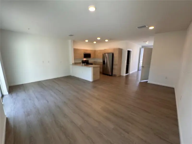 Spacious, unfurnished interior of a new home in , Orlando (Image 9).