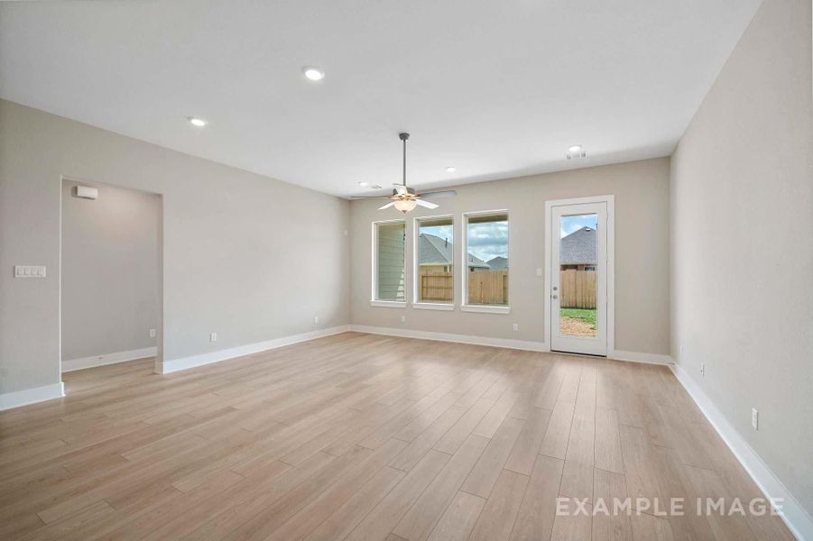 Spacious, unfurnished interior of a new home in Lago Mar, Texas City (Image 19).