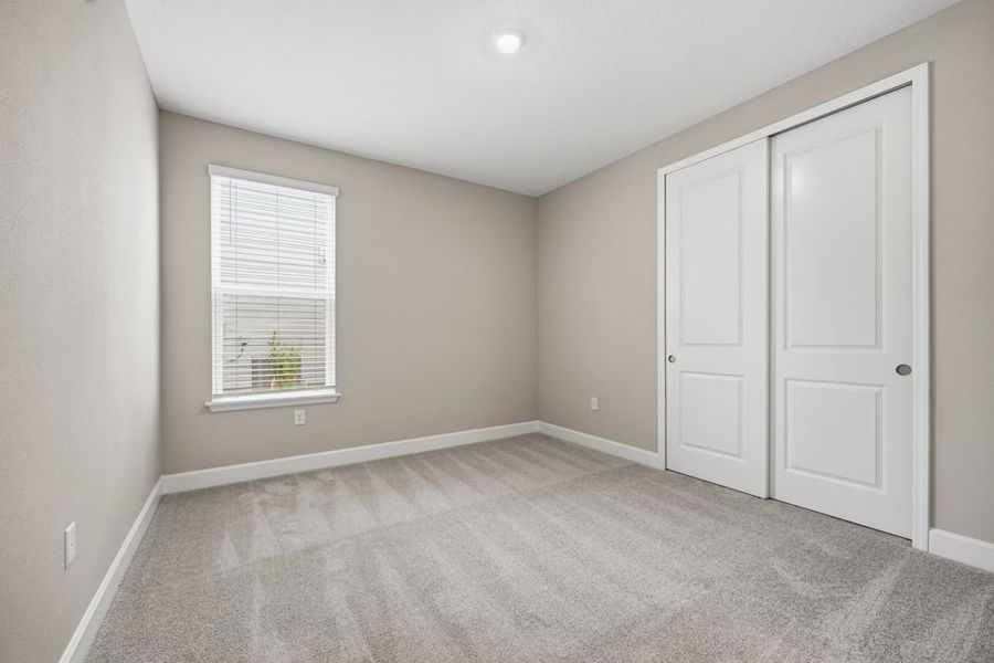 Spacious, unfurnished interior of a new home in Headwaters at Lofton Creek, Yulee (Image 31).
