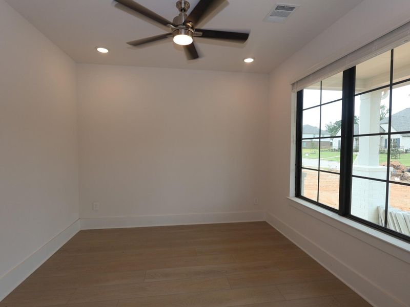 Spacious, unfurnished interior of a new home in Lone Star Landing, Montgomery (Image 21).