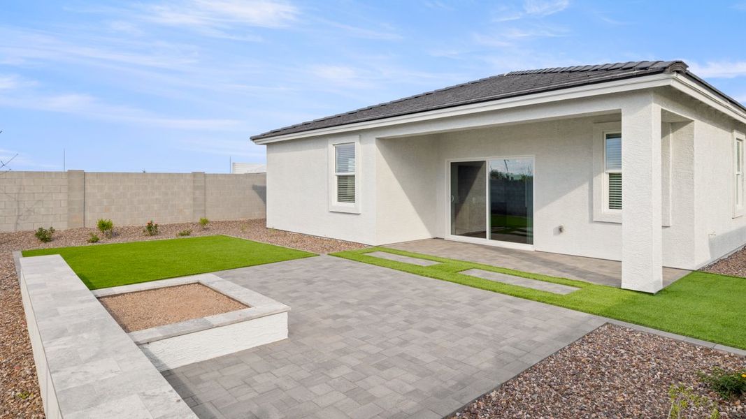 Exterior details and patio area of a home in Rio Rancho Estates, Wittmann (Image 26).