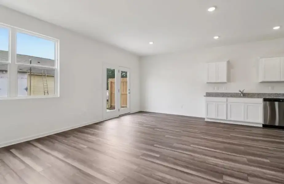 Spacious, unfurnished interior of a new home in Chestnut Grove, Douglasville (Image 8).
