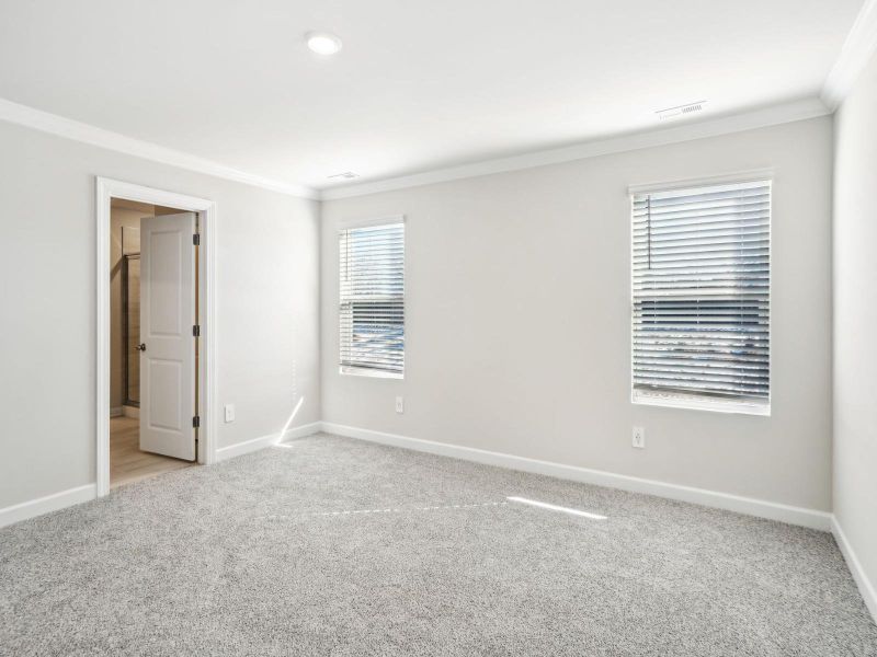 Spacious, unfurnished interior of a new home in Walnut Reserve, Conover (Image 11).