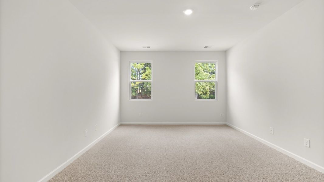 Representative unfurnished interior of a home built from the Salem by D.R. Horton in Fairway 17 at Mirror Lake, Villa Rica (Image 31).