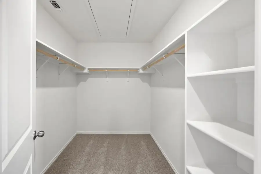 Spacious, unfurnished interior of a new home in River Bluff, Leander (Image 25).