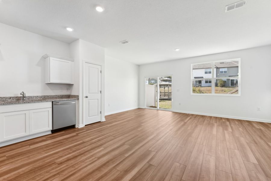 Representative unfurnished interior of a home built from the Pulsar by Starlight Homes in Glenn Crossing, Durham (Image 16).
