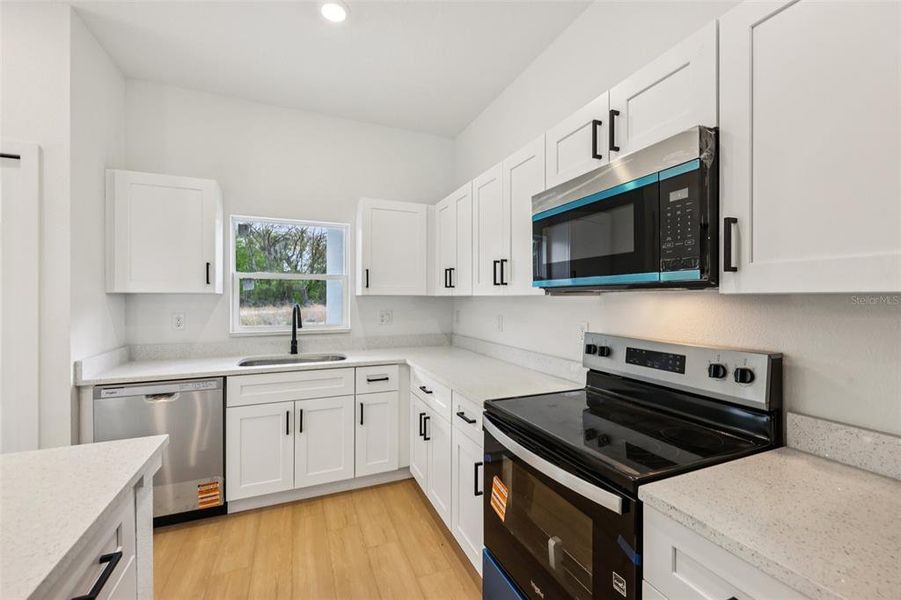 Furnished interior view inside a new home in , Ocklawaha (Image 13).