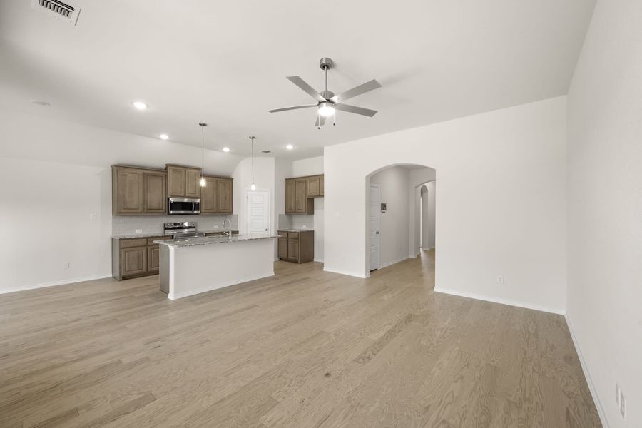 Spacious, unfurnished interior of a new home in Summer Crest, Fort Worth (Image 19). Spacious, unfurnished interior of a new home in Summer Crest, Fort Worth (Image 19).
