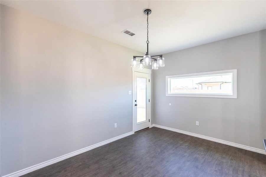 Spacious, unfurnished interior of a new home in , Abilene (Image 14).