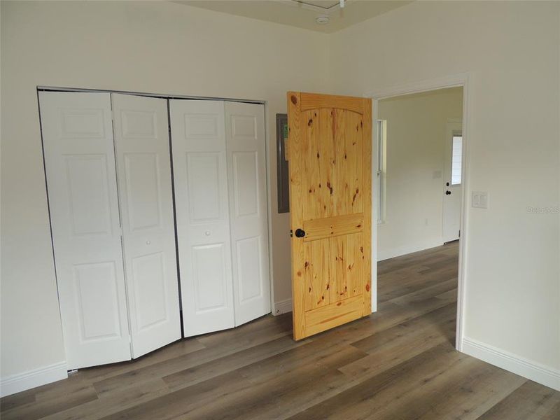 Spacious, unfurnished interior of a new home in , Williston (Image 10).