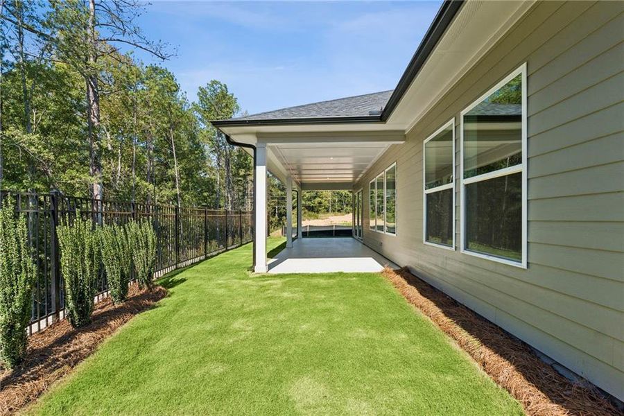 Exterior details and patio area of a home in Old Mill Preserve, Dallas (Image 15).