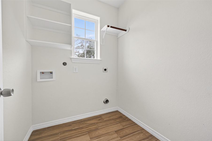 Spacious, unfurnished interior of a new home in , Hempstead (Image 38).