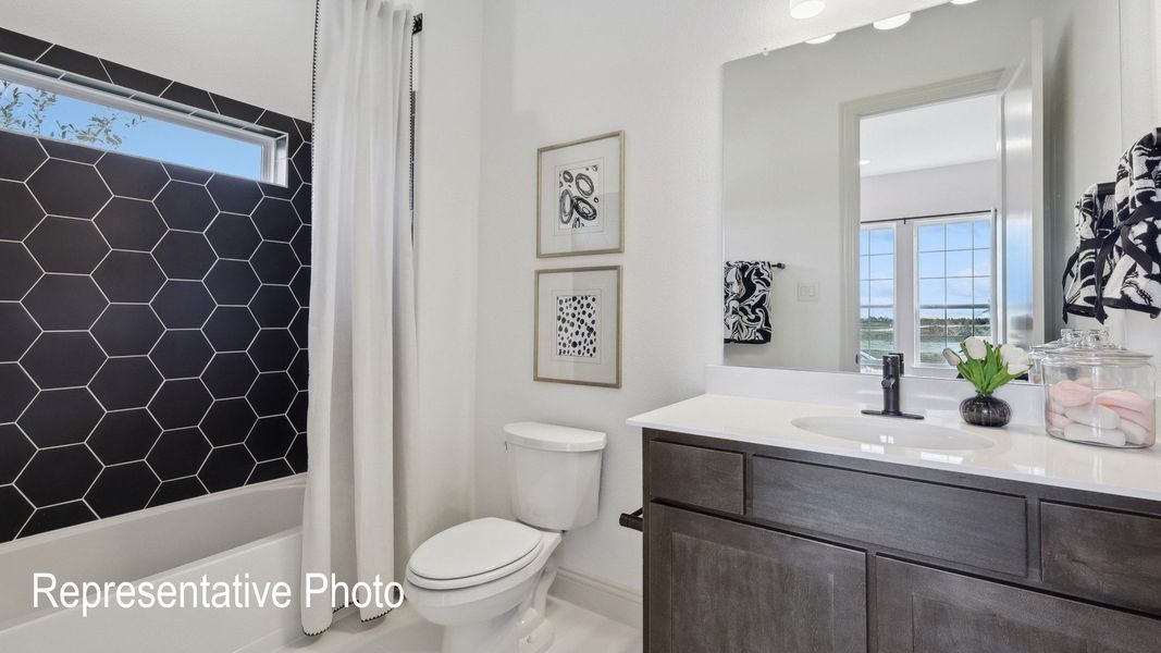 Furnished interior view inside a new home in Ridge Crossing, Waxahachie (Image 16). Furnished interior view inside a new home in Ridge Crossing, Waxahachie (Image 16).
