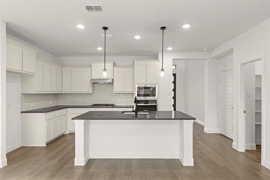 03-3506-honeysuckle-hollow-melissa-tx-kitchen-island