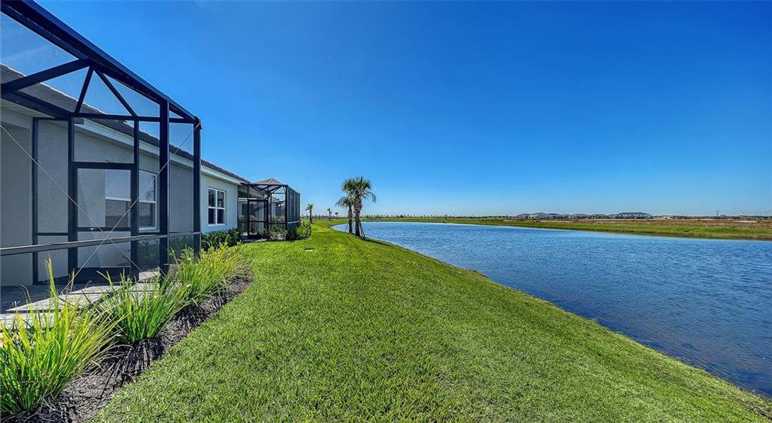 Exterior details and patio area of a home in , Bradenton (Image 27).