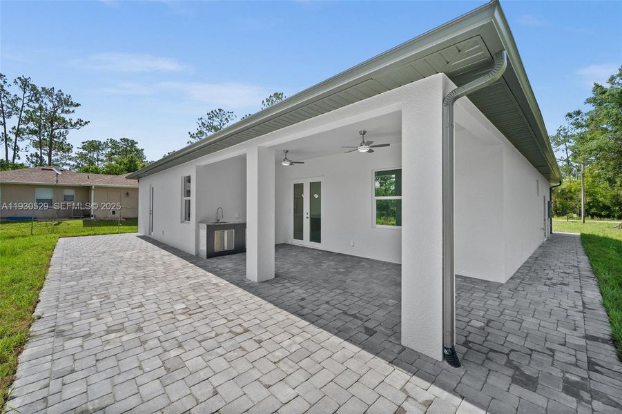 Exterior details and patio area of a home in , Naples (Image 3).