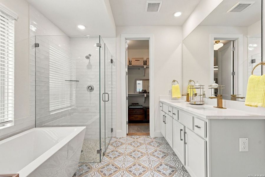 Furnished interior view inside a new home in Gruene Villages, New Braunfels (Image 38).