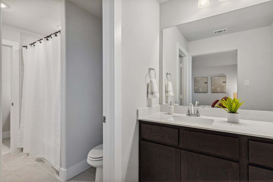 Furnished interior view inside a new home in Dove Hollow, Waxahachie (Image 24).