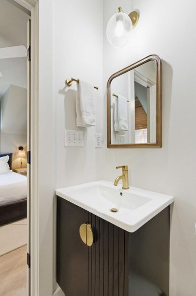 Furnished interior view inside a new home in , Charleston (Image 46).