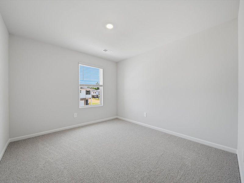 Spacious, unfurnished interior of a new home in Pleasant Brook, Greenville (Image 20).