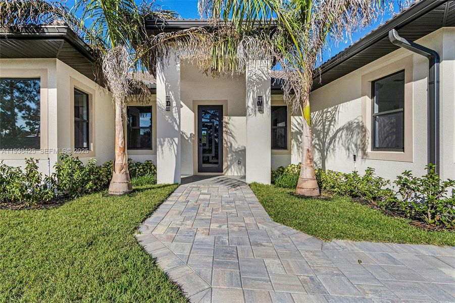 Exterior details and patio area of a home in , Bokeelia (Image 4).