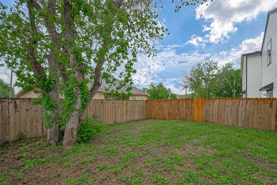 Exterior details and patio area of a home in , Houston (Image 21).