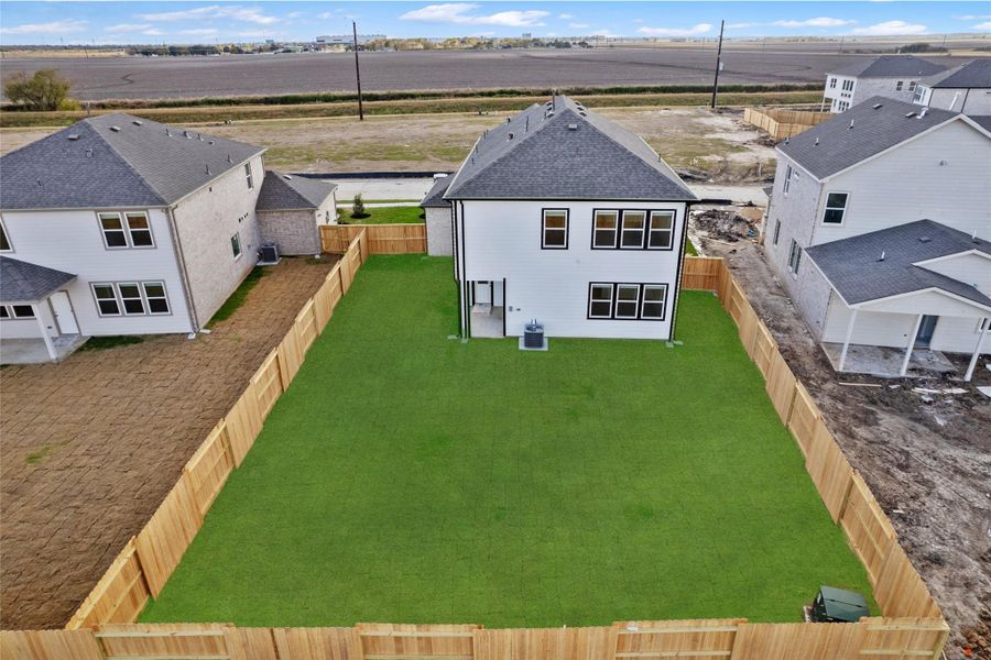 Exterior details and patio area of a home in Creekhaven, Iowa Colony (Image 3).