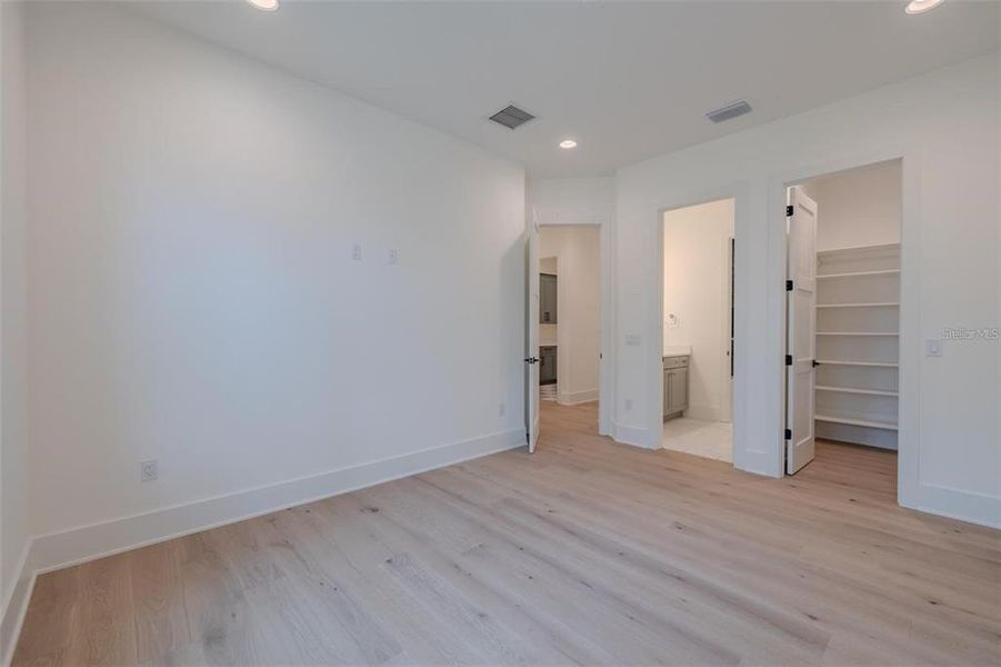 Spacious, unfurnished interior of a new home in , Tampa (Image 45). Spacious, unfurnished interior of a new home in , Tampa (Image 45).