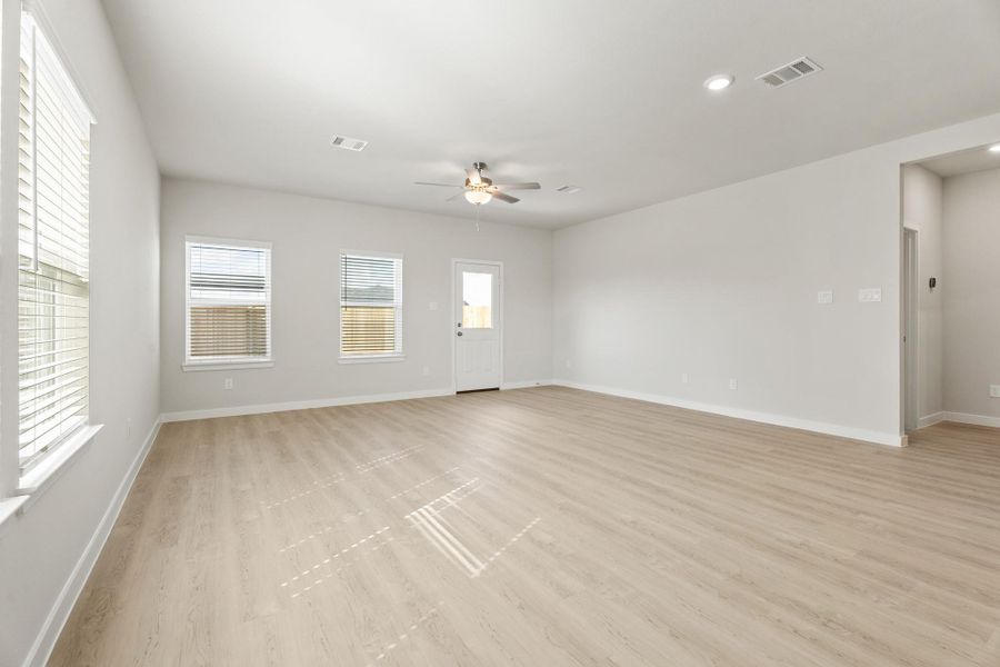 Spacious, unfurnished interior of a new home in Pearlbrook, Texas City (Image 15). Spacious, unfurnished interior of a new home in Pearlbrook, Texas City (Image 15).
