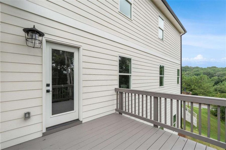Exterior details and patio area of a home in Silvercrest Lakes, Acworth (Image 33).