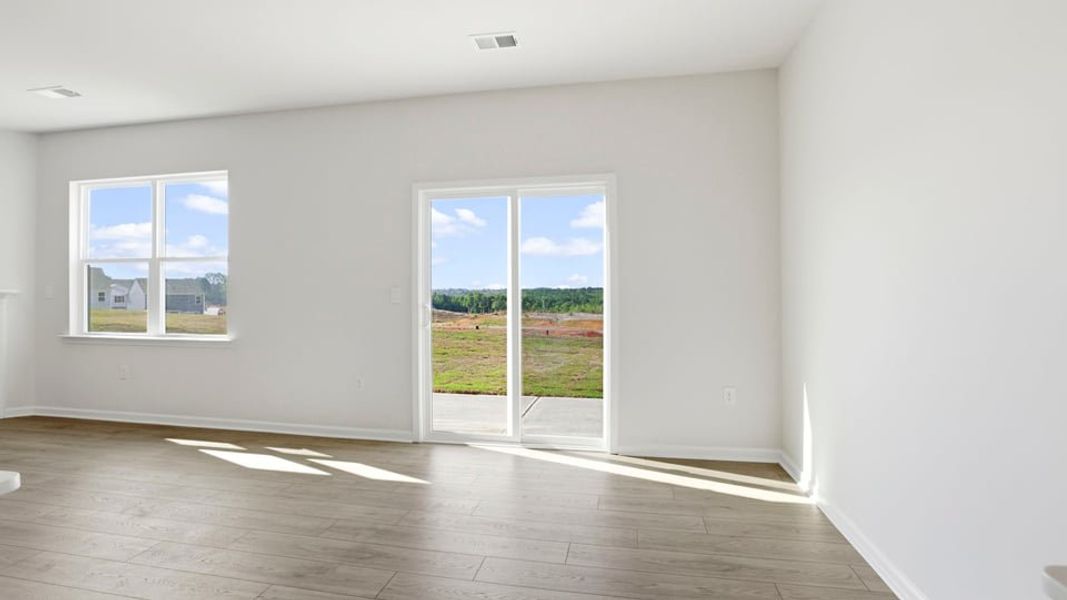 Spacious, unfurnished interior of a new home in Baxter Village, Boiling Springs (Image 19).