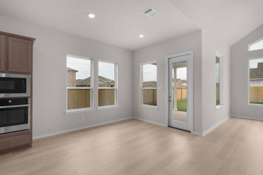Spacious, unfurnished interior of a new home in University Heights, Round Rock (Image 13).