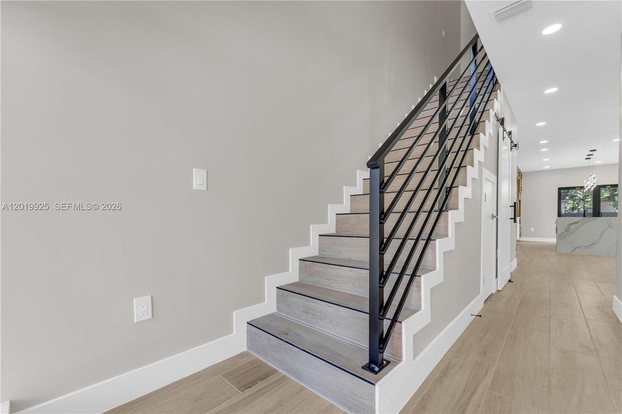 Spacious, unfurnished interior of a new home in , Miami (Image 33).