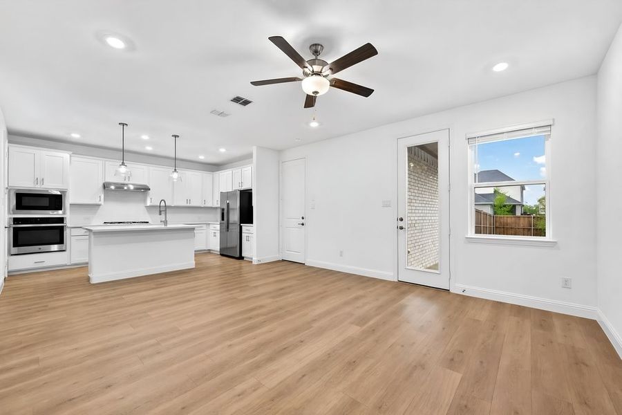 Spacious, unfurnished interior of a new home in Cross Creek Meadows, Celina (Image 15).