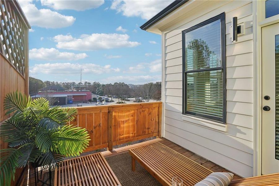 Exterior details and patio area of a home in IveyBrooke, Alpharetta (Image 29).