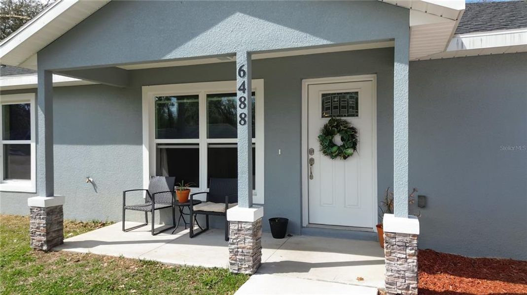 Exterior details and patio area of a home in , Ocala (Image 3).