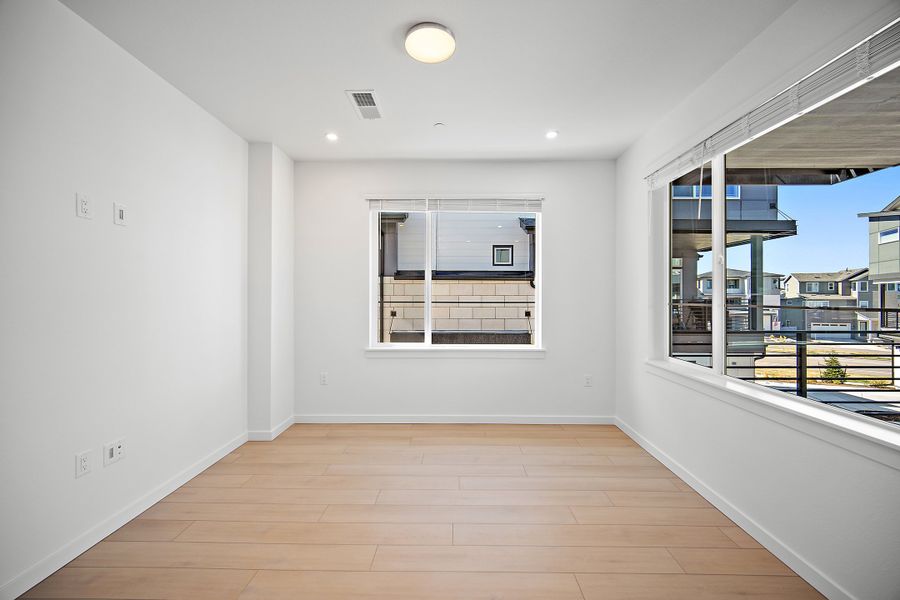 Spacious, unfurnished interior of a new home in Lyric at RidgeGate Townhomes, Lone Tree (Image 18).
